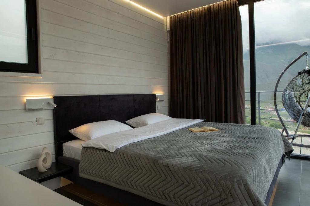 Коттедж с видом на горы - главное фото