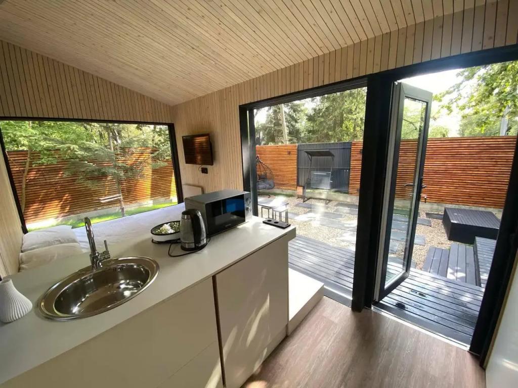 Ультрасовременный домик для отдыха вдвоем - главное фото