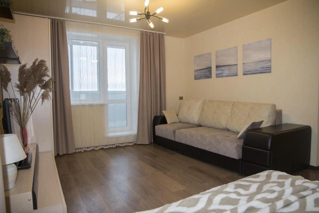 Барбарис на улице Парижской Коммуны 40 - главное фото