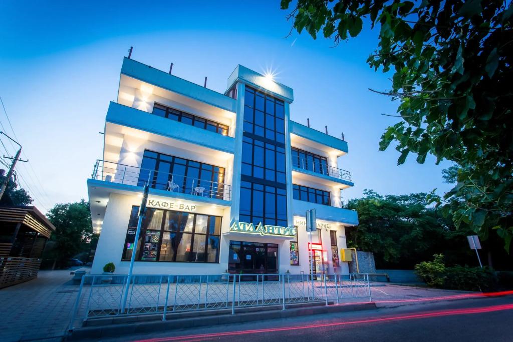 Отель Атлантис - главное фото