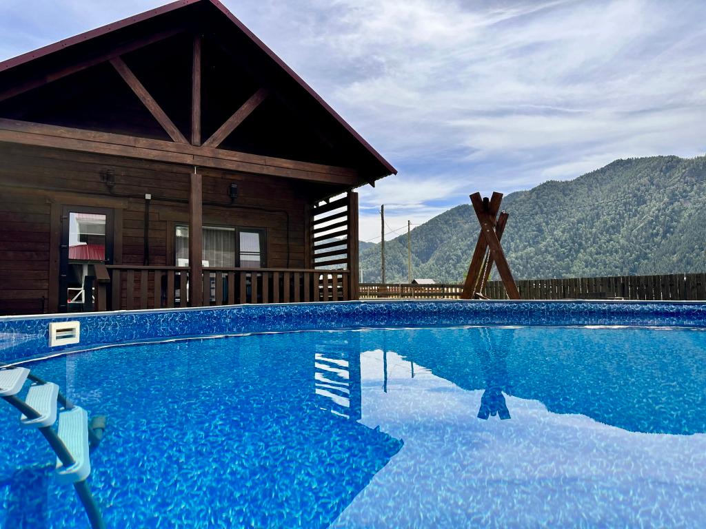 Гостевой дом из бруса, с бассейном и мангалом - главное фото