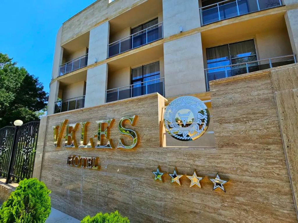 Отель Велес - главное фото