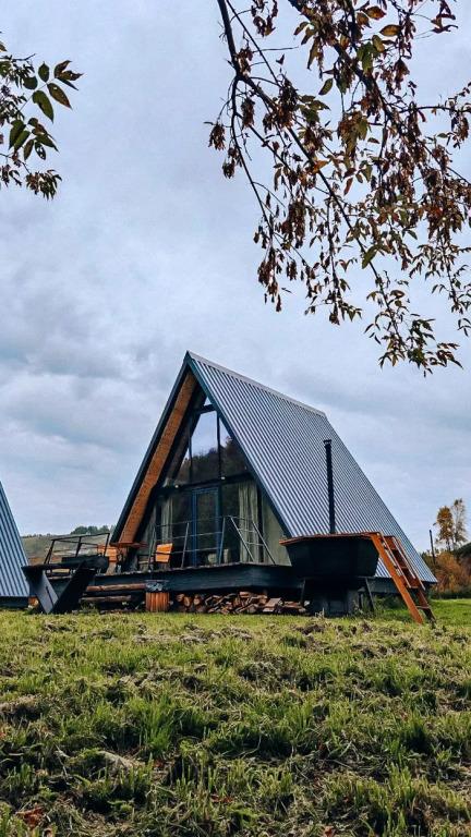 Шале А-фрейм с панорамным остеклением и террасой - главное фото