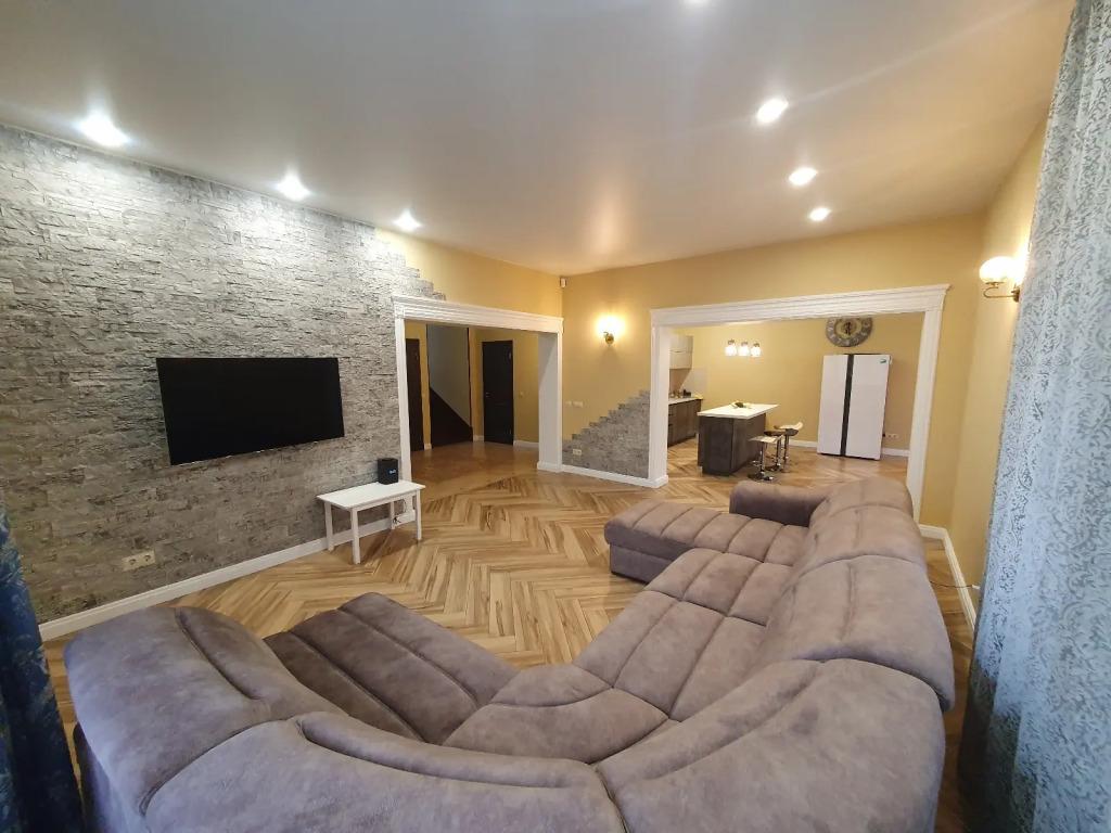 Частный дом на Бардина-Хуторской 93 - главное фото