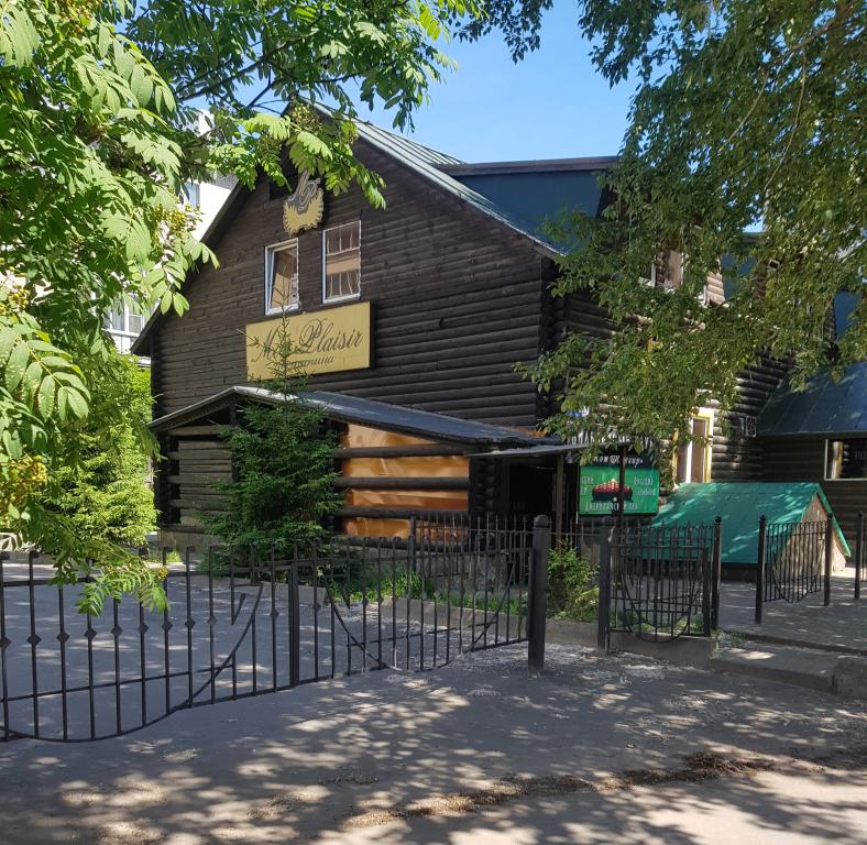 Отель Мон Плезир - главное фото