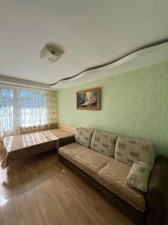 Квартира 2-х комнатная на Горького 7 - главное фото