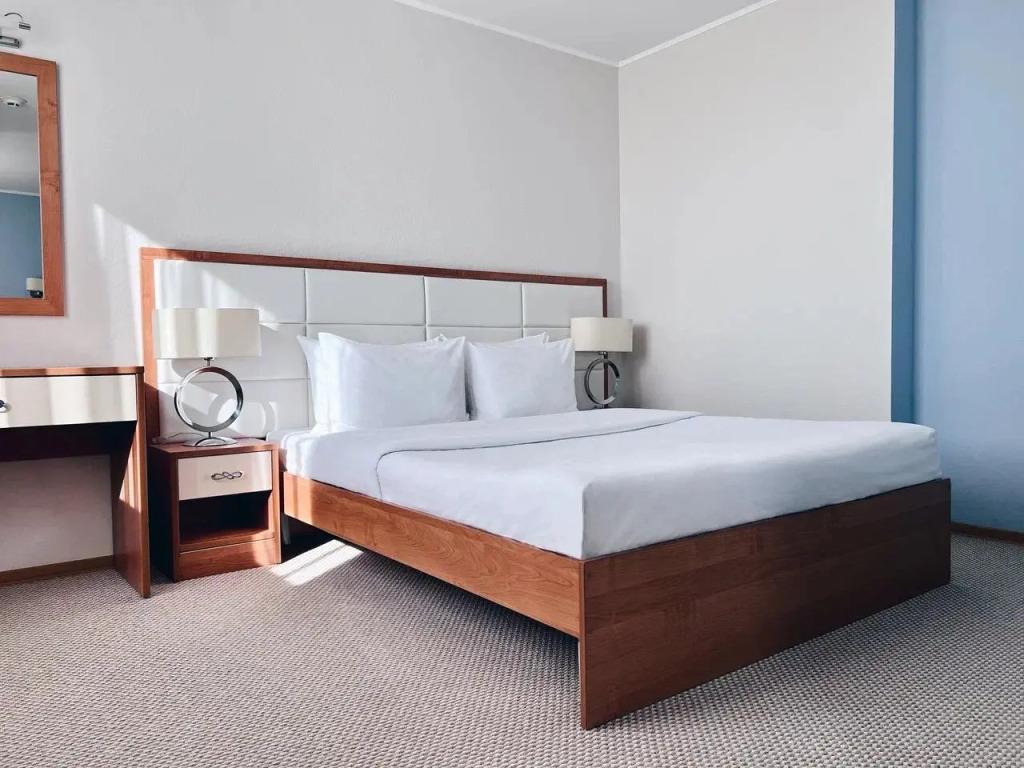 Отель Apri Polet Hotel - главное фото