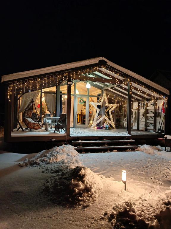 Частный дом Барн с баней и большой игровой зоной - главное фото