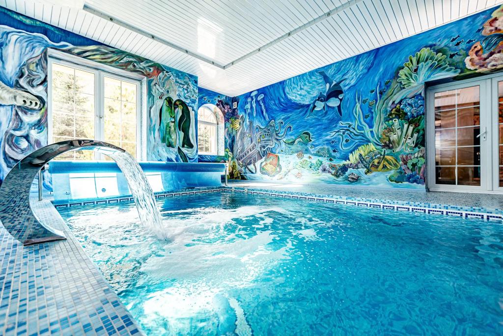 Частный дом Шикарный дом в Апрелевке с бассейном и сауной - главное фото