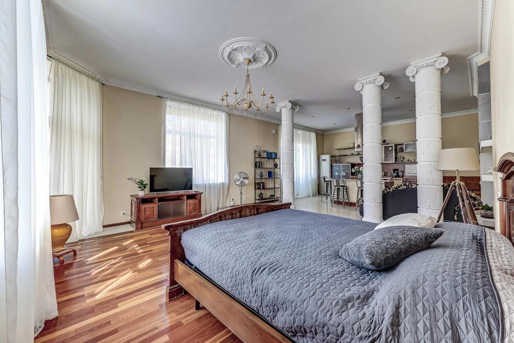 Апартаменты солнечная студия с круглым балконом - главное фото