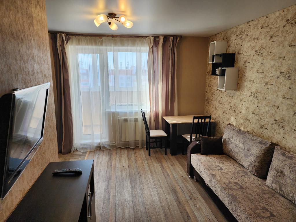 Квартира Студия с Балконом и Видом на Озеро Чебаркуль Рядом с Вокзалом - главное фото