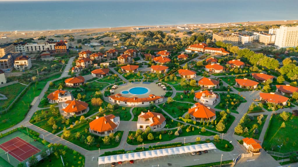 Курортный отель Центр "Курортная деревня" - главное фото