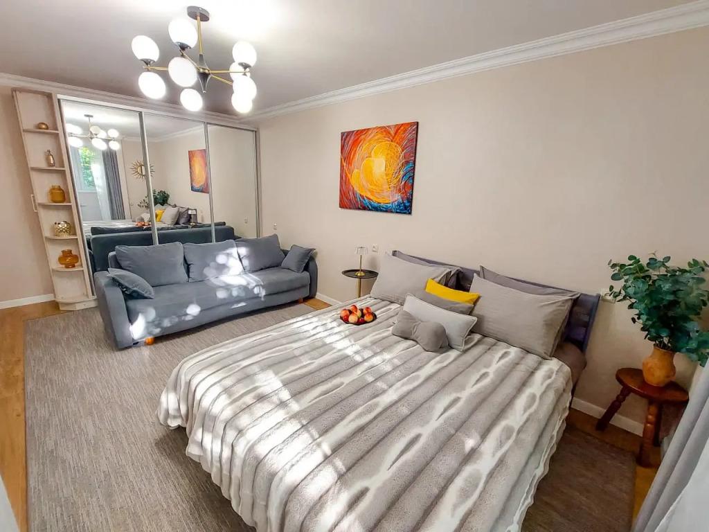 Квартира с Дизайнерским Ремонтом - главное фото