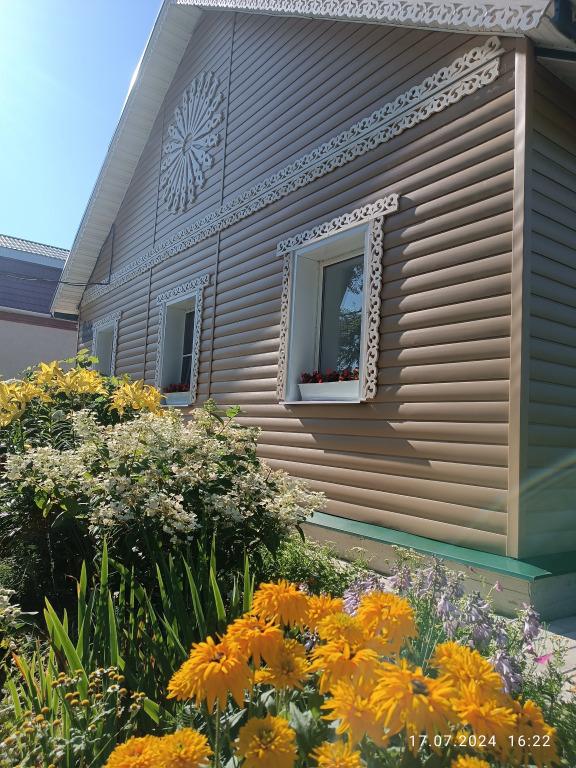 Уютный домик в деревне - главное фото