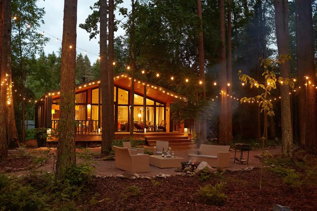 Частный дом Большая Репинская дача в лесу - главное фото