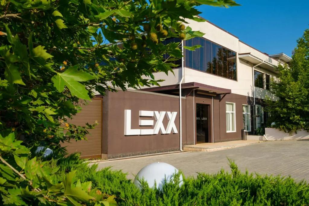 Отель Lexx - главное фото